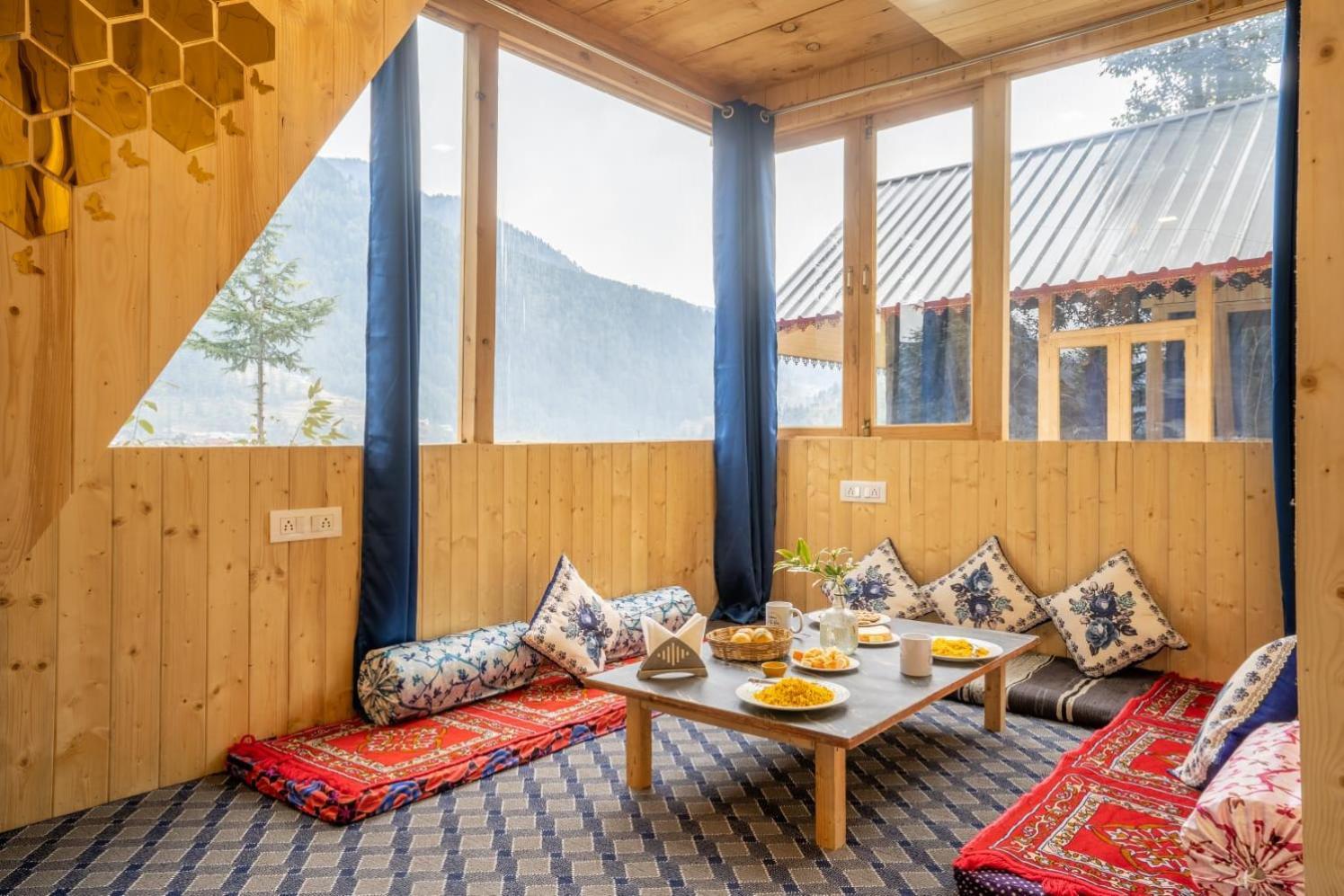 Into The Woods Treehouse Jibhi Villa ภายนอก รูปภาพ