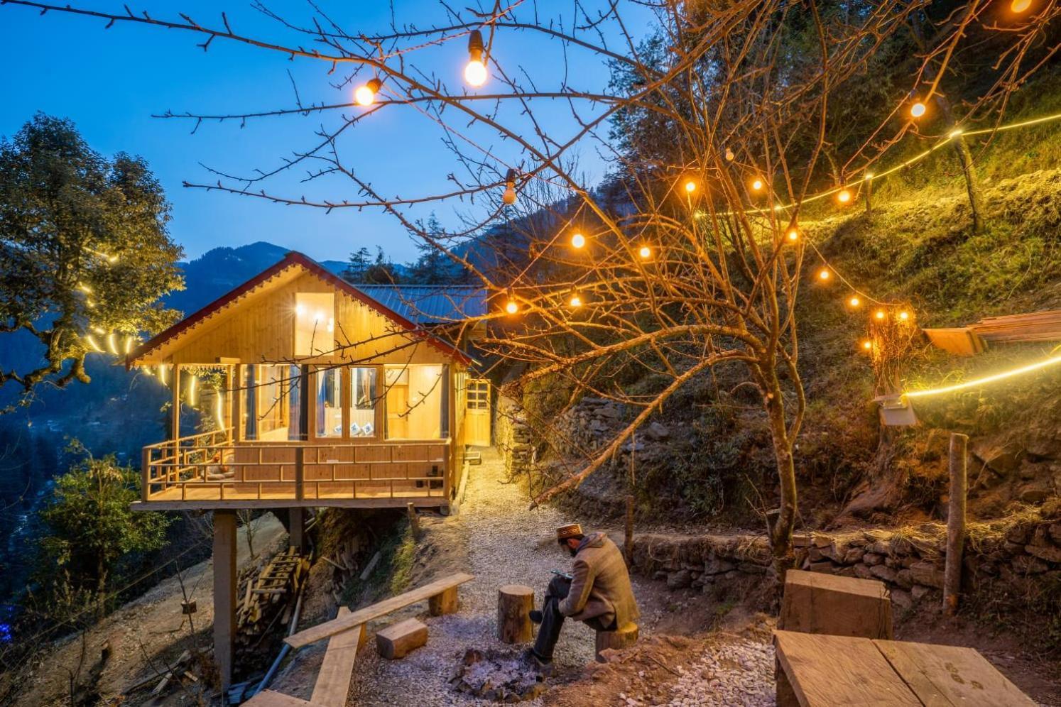 Into The Woods Treehouse Jibhi Villa ภายนอก รูปภาพ