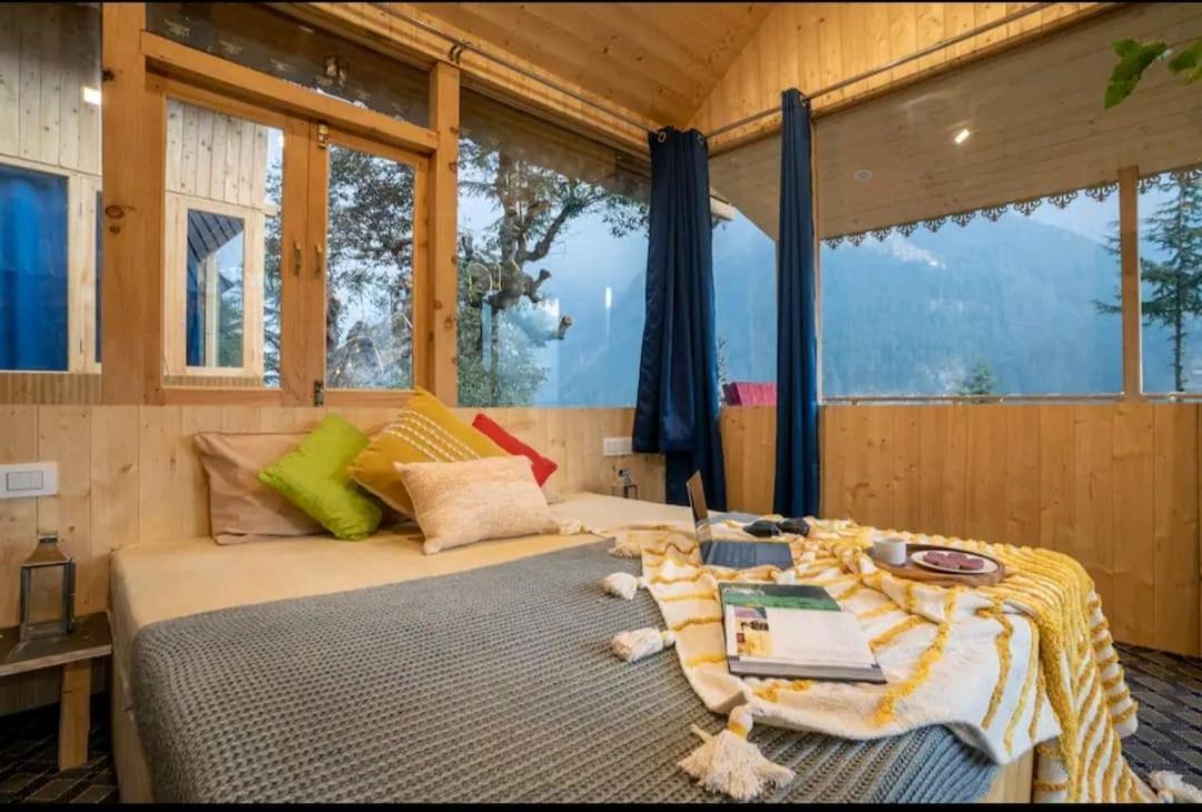 Into The Woods Treehouse Jibhi Villa ภายนอก รูปภาพ