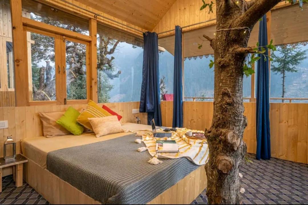 Into The Woods Treehouse Jibhi Villa ภายนอก รูปภาพ