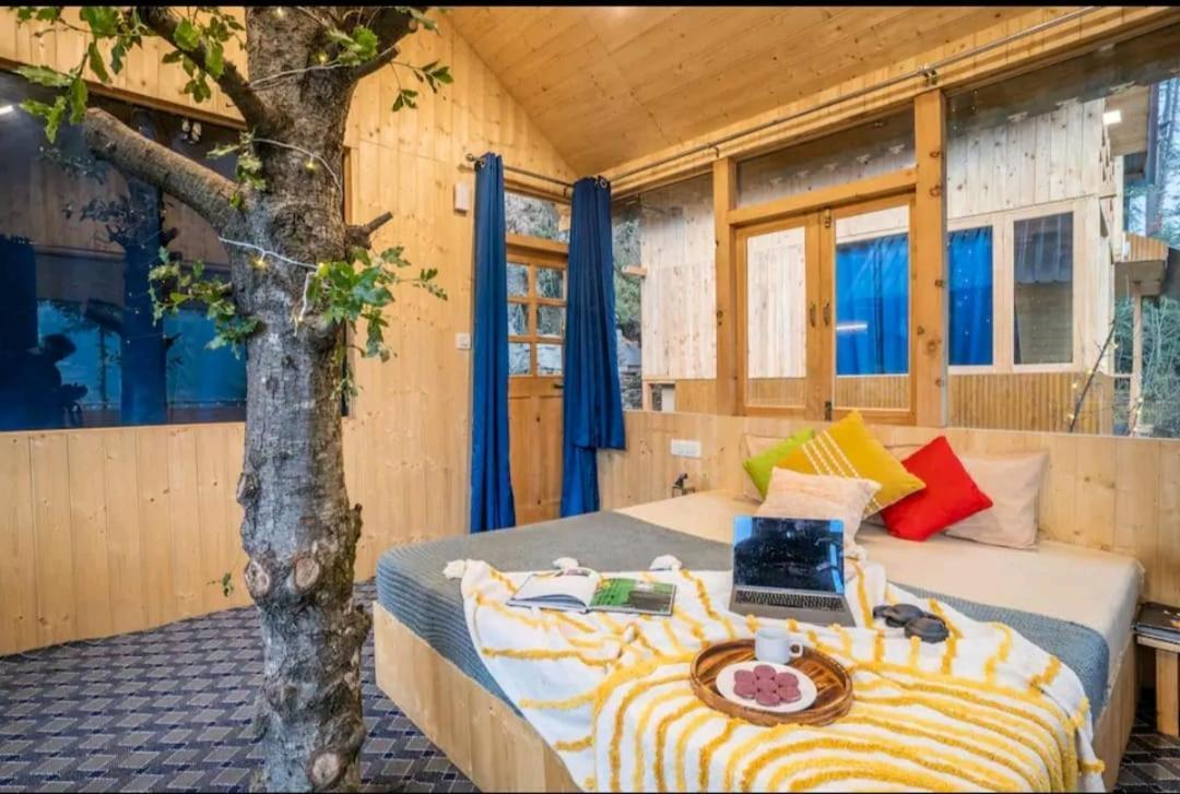 Into The Woods Treehouse Jibhi Villa ภายนอก รูปภาพ