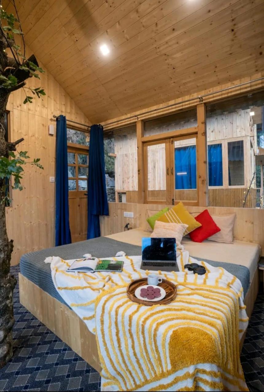 Into The Woods Treehouse Jibhi Villa ภายนอก รูปภาพ