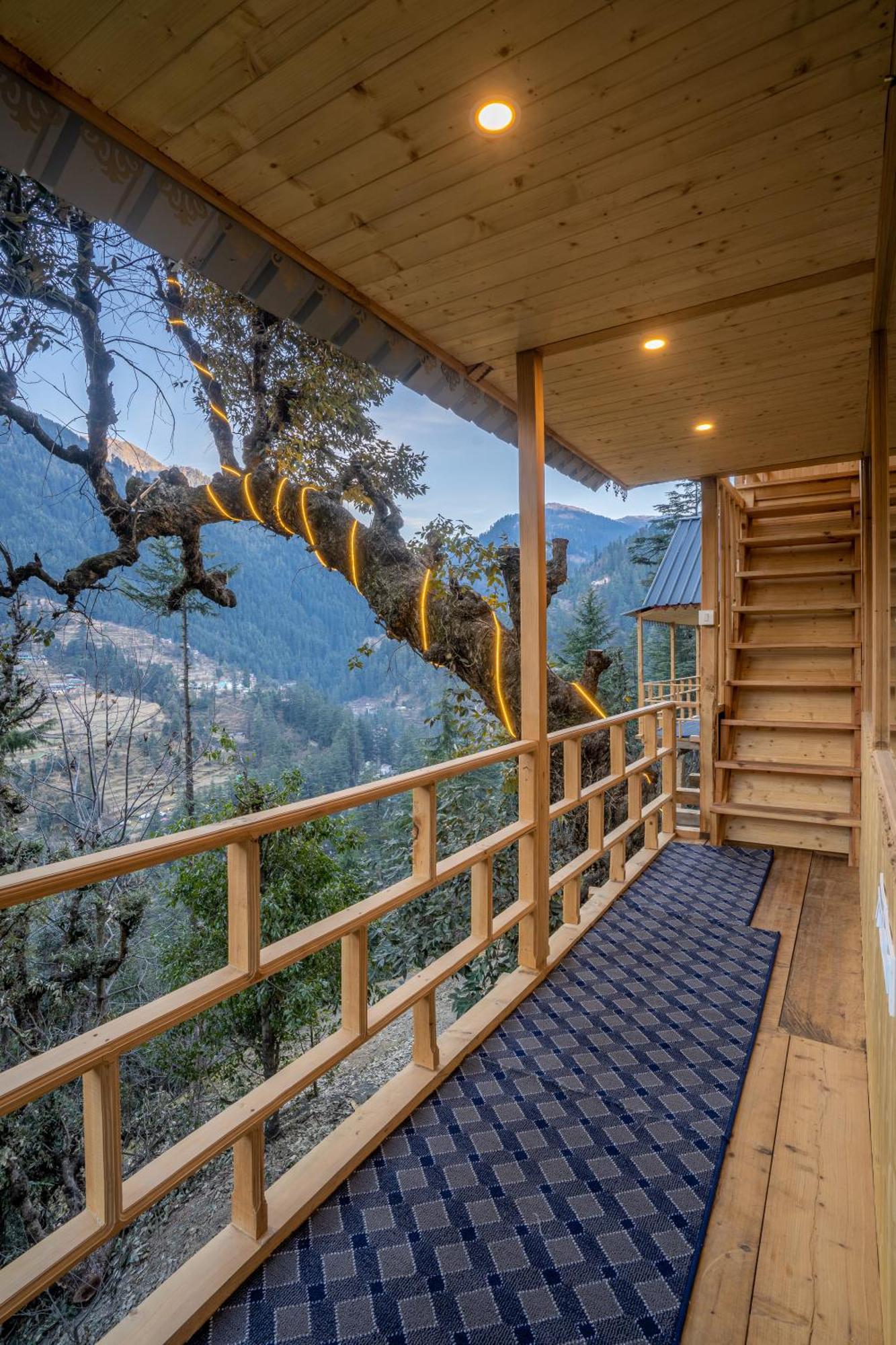 Into The Woods Treehouse Jibhi Villa ภายนอก รูปภาพ